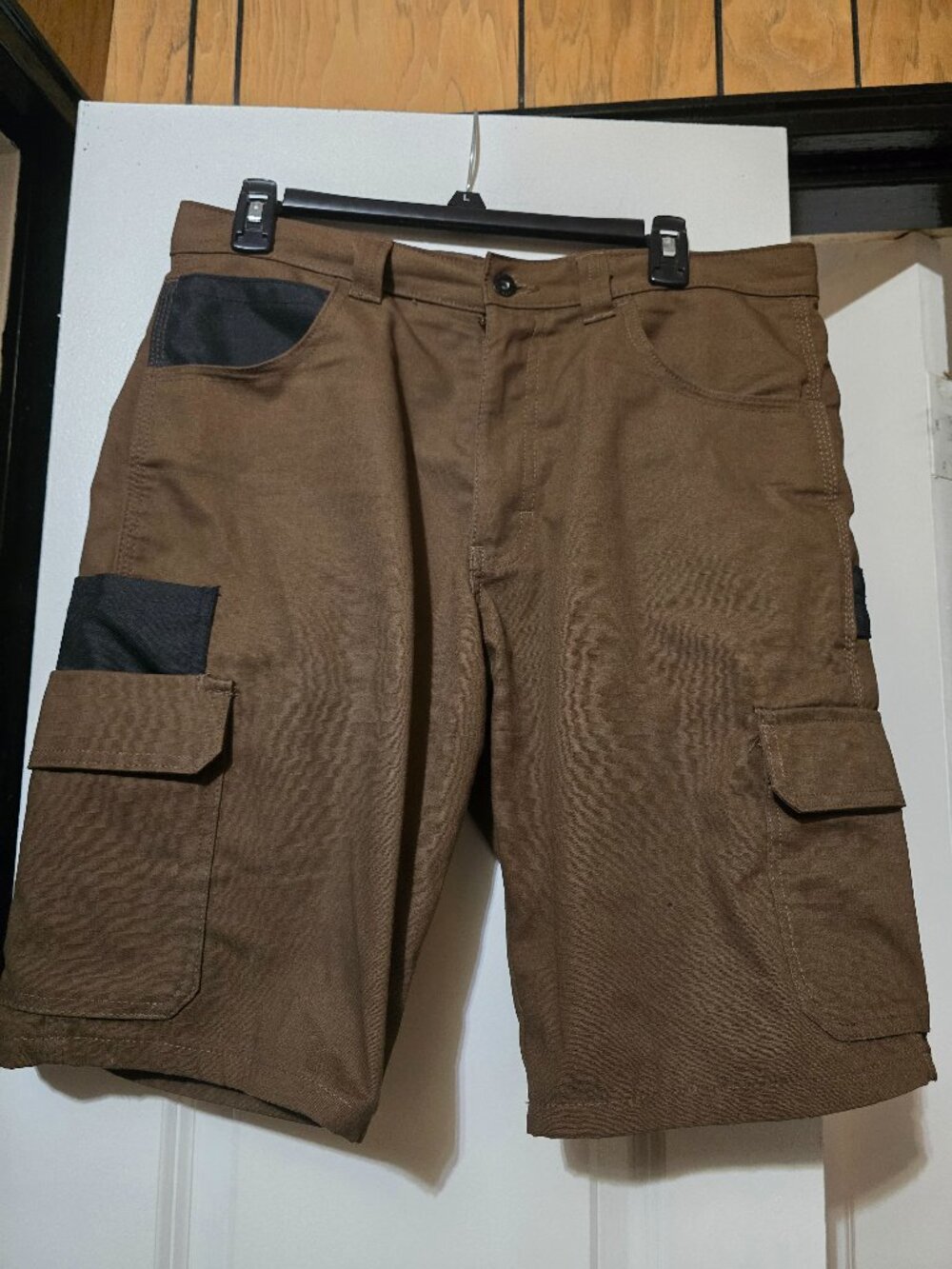 Genuine Dickies Men's Brown Cargo Shorts w Black Accents - Waist Size 32